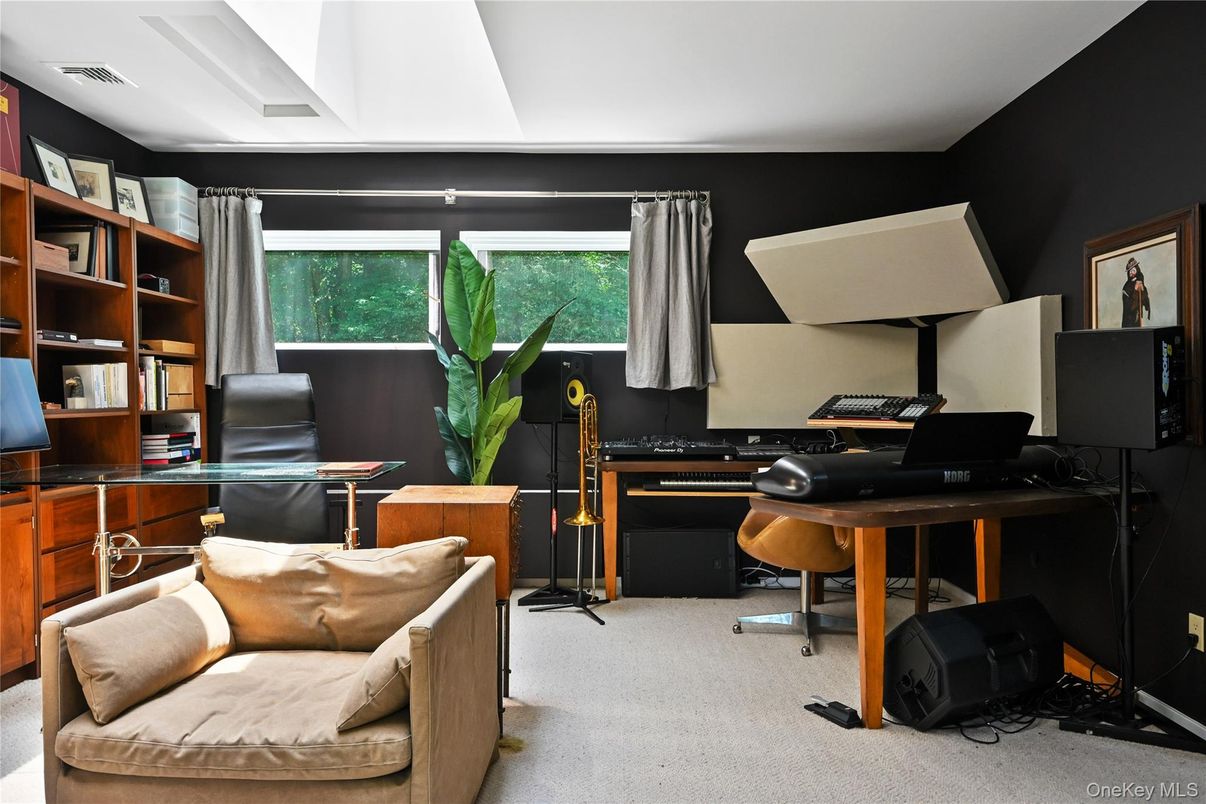 Home Office, Interior