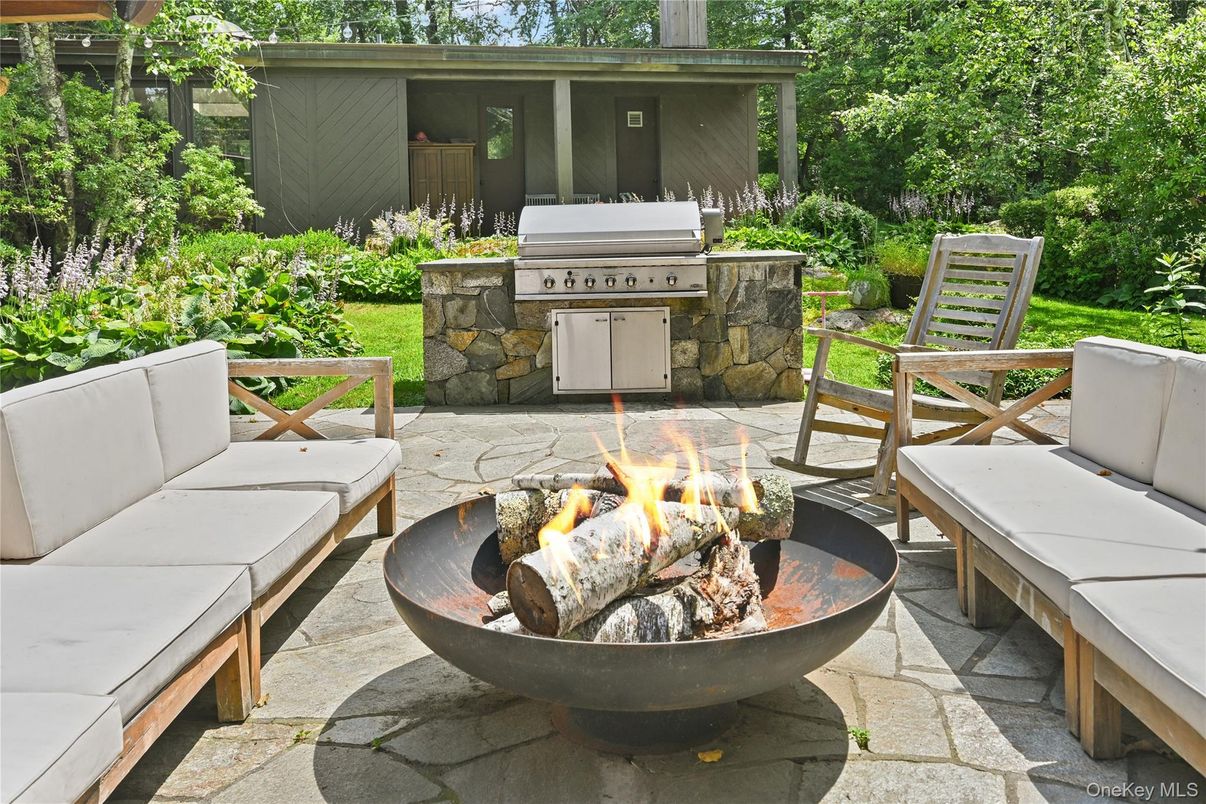 Exterior, Outdoor Kitchen