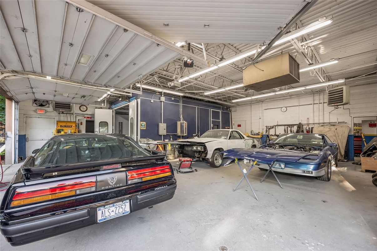 Garage, Interior