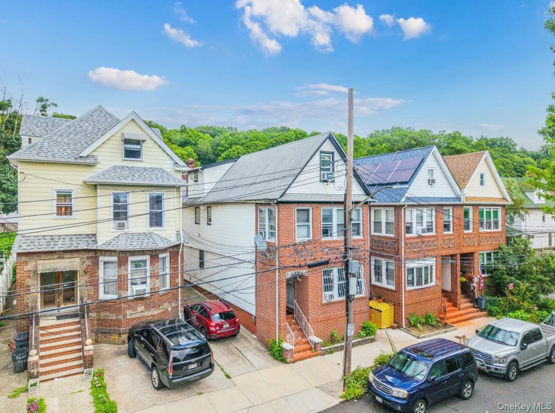 Exterior, Facade, Brick Facade, Queen Anne Victorian