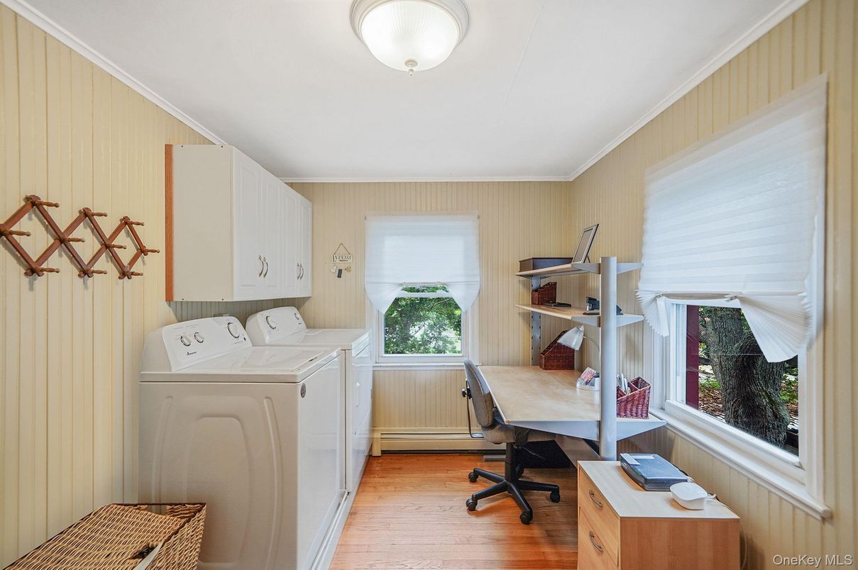 Home Office, Interior, Washer, Wood Texture Flooring