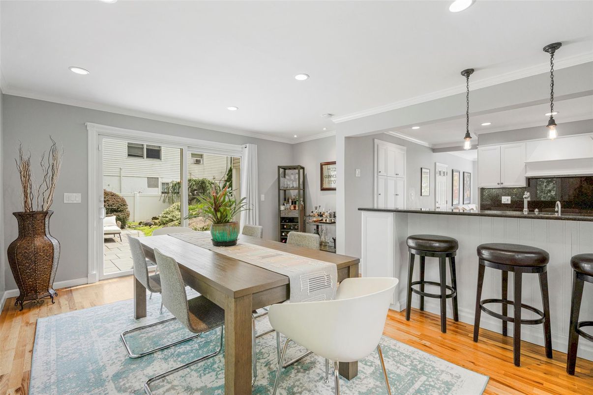 Dining room, Interior, Kitchen, Pendant Lights, Recessed Lighting, Wood Texture Flooring