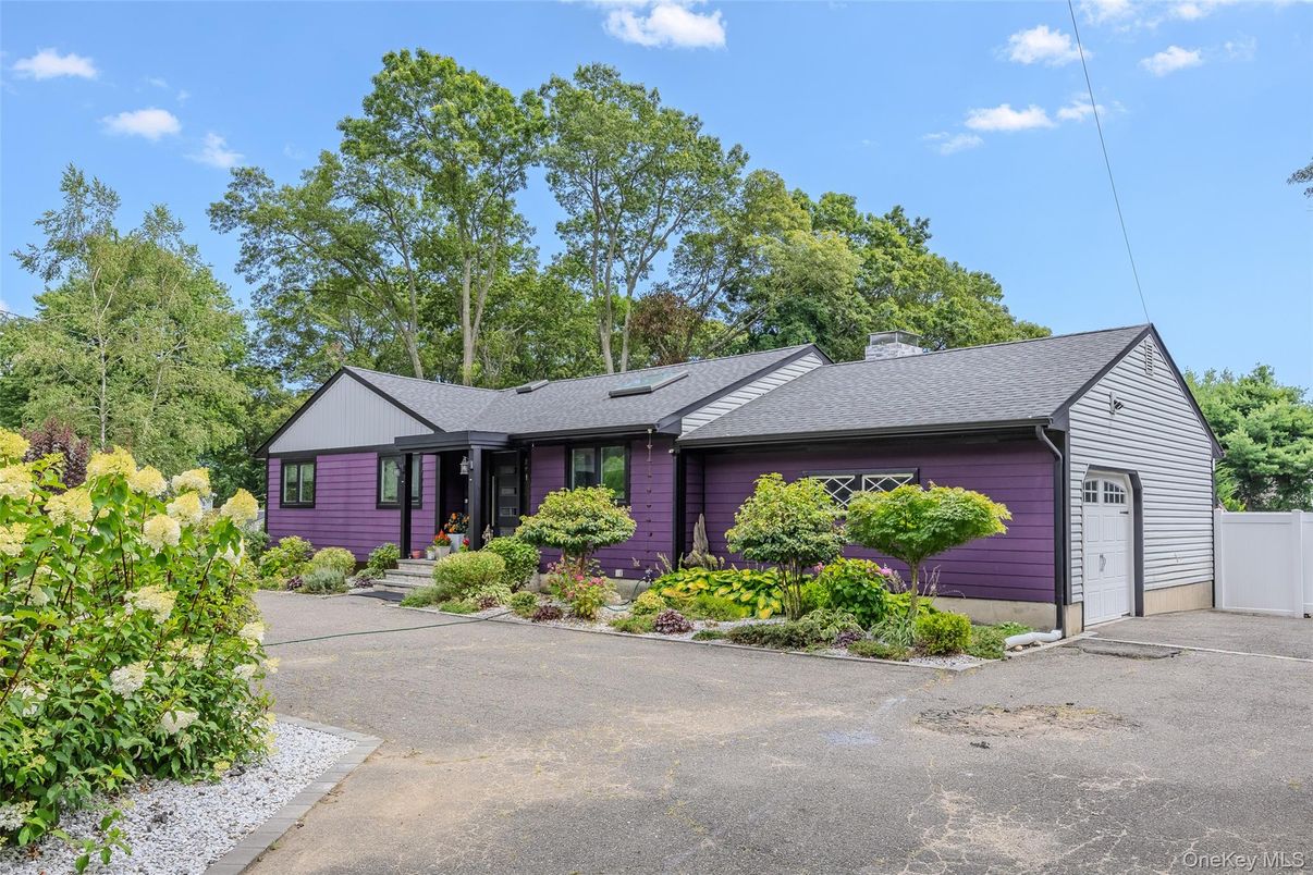 Attached, Exterior, Facade, Cape Cod