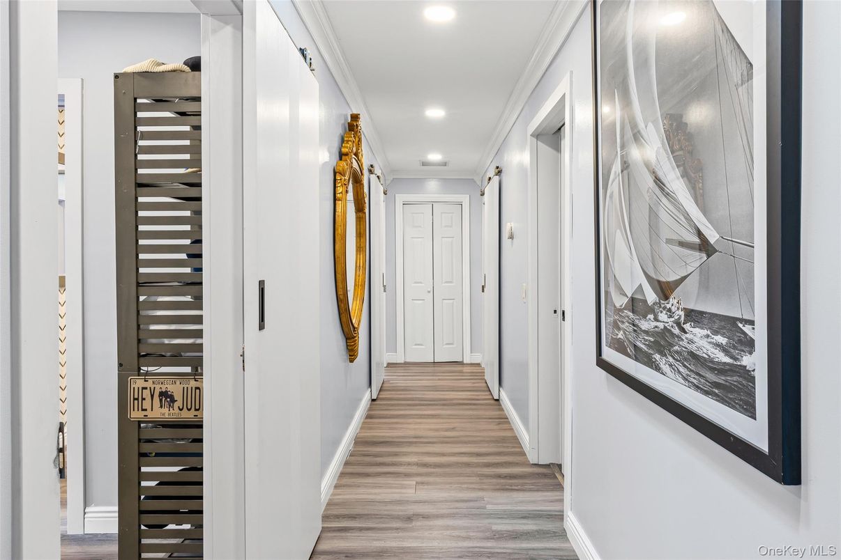 Interior, Recessed Lighting, Wood Texture Flooring