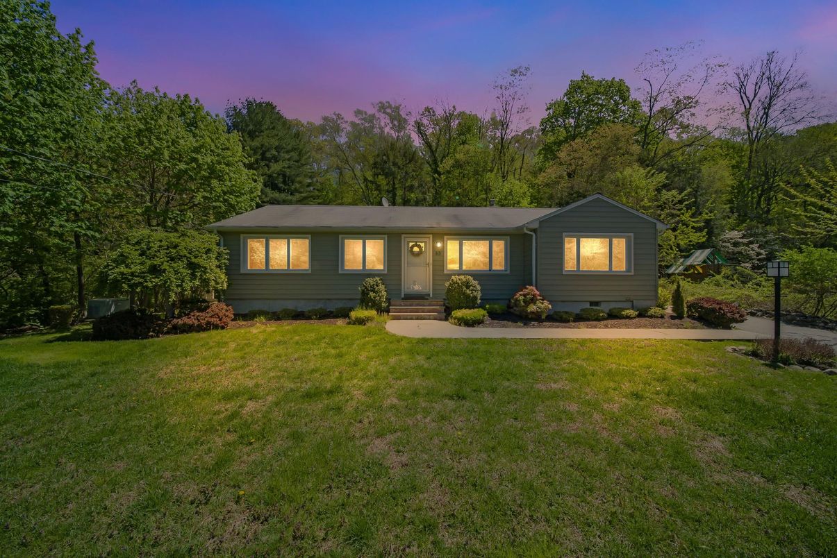 Backyard, Exterior, Facade, Ranch