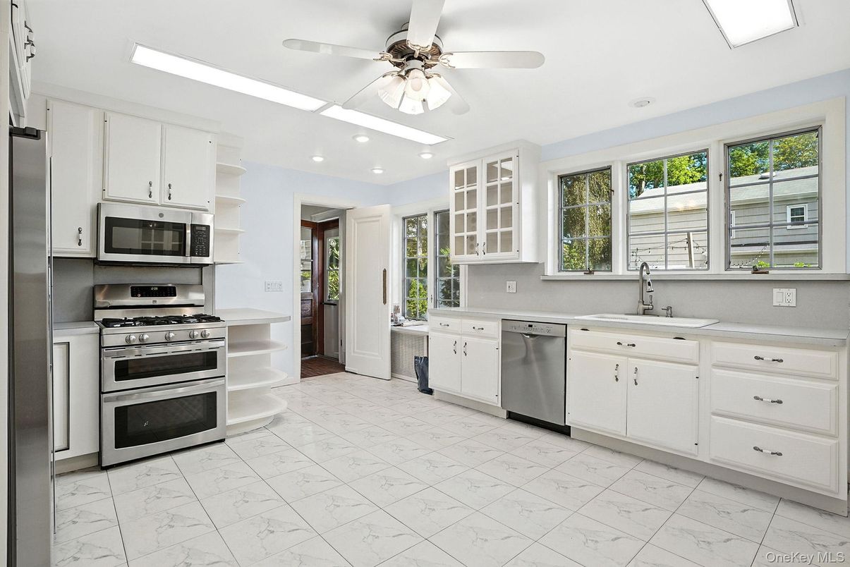 Interior, Kitchen, Marble, Recessed Lighting, Stainless Steel Appliances