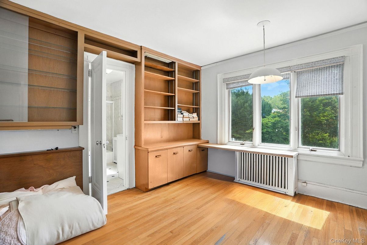 Bedroom, Interior, Pendant Lights, Wood Texture Flooring