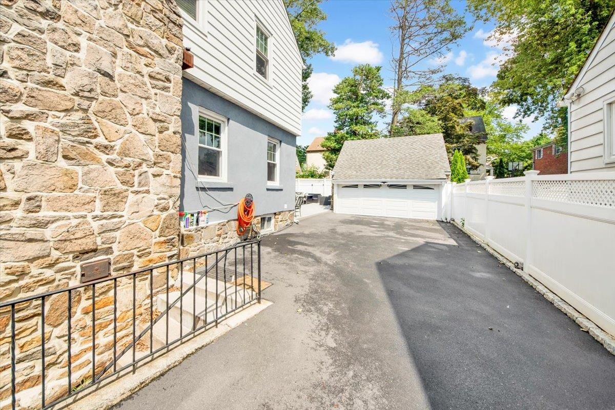 Detached Garage, Exterior