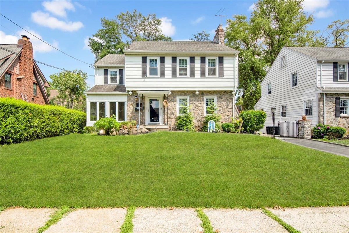 Exterior, Facade, Brick Facade, Split Level
