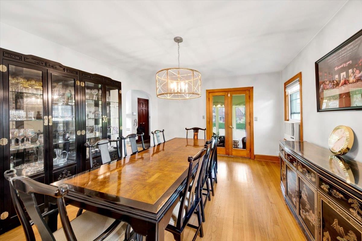 Chandelier, Dining room, Interior, Pendant Lights, Wood Texture Flooring