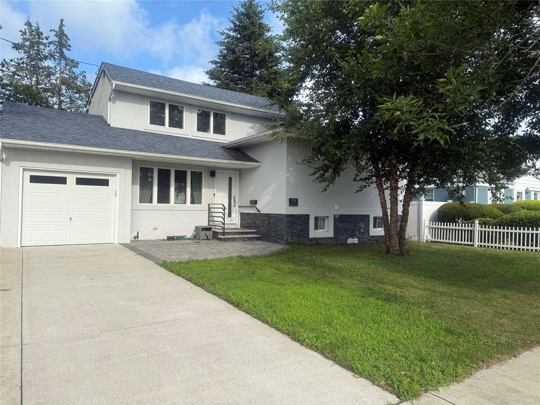 Attached, Exterior, Facade, Mediterranean