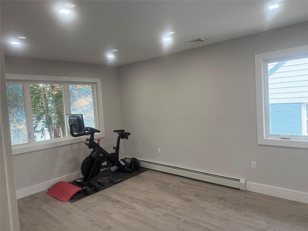 Fitness Equipment, Interior, Recessed Lighting, Wood Texture Flooring