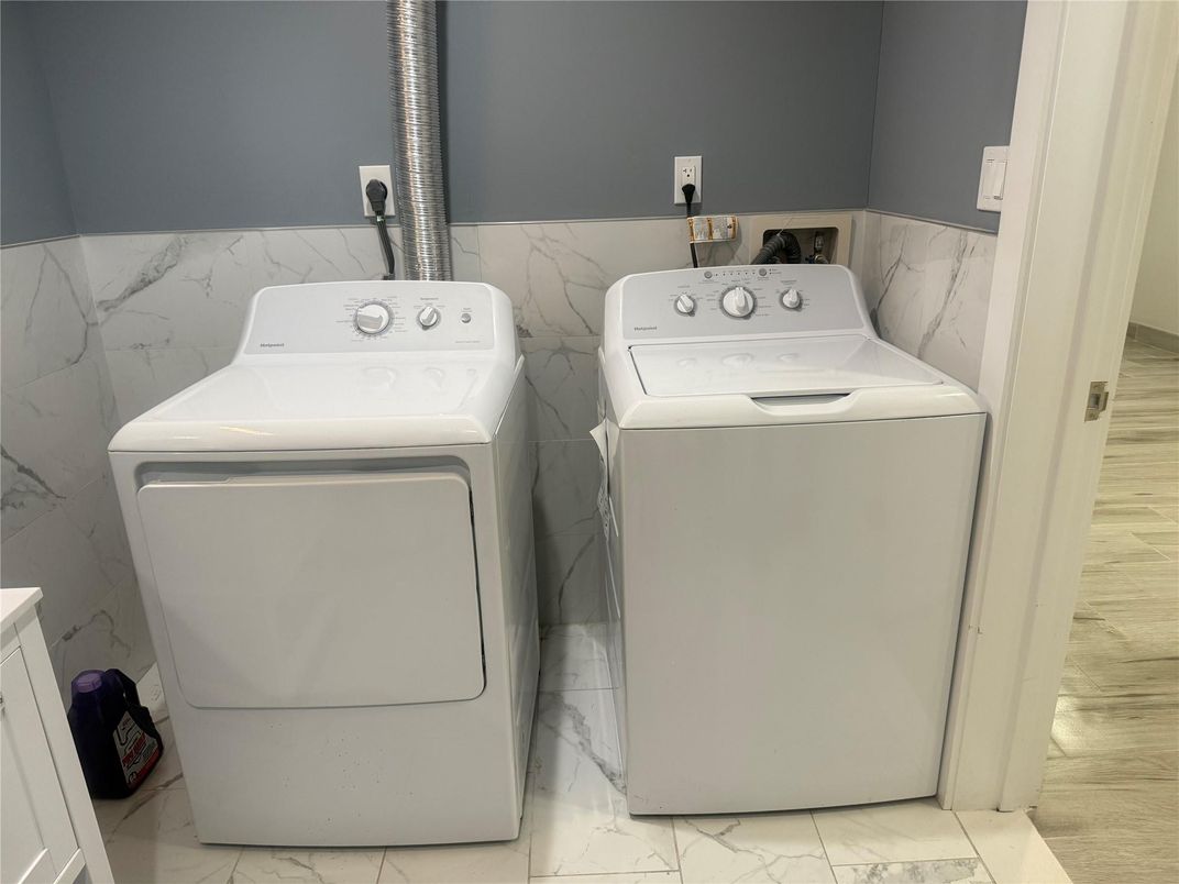 Interior, Marble, Marble Walls, Utility Closets, Washer