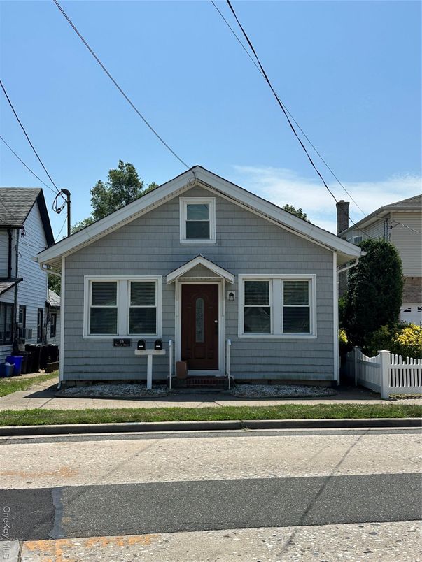 Exterior, Facade, Cape Cod