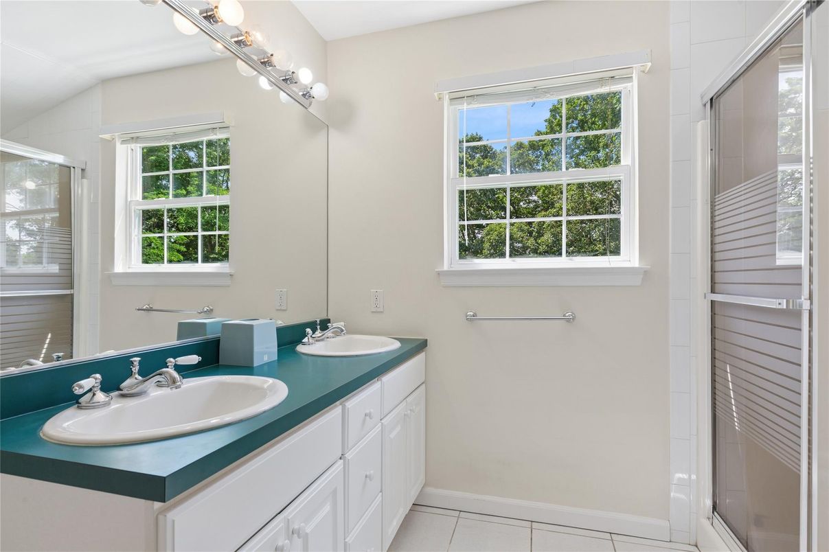 Bathroom, Dual Sink Vanities, Interior