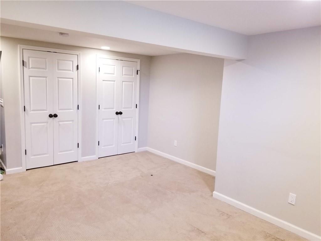 Empty room, Interior