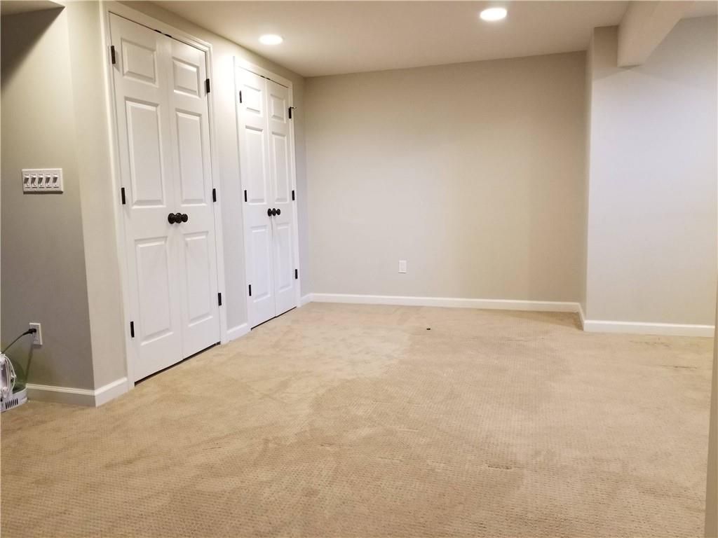 Empty room, Interior, Recessed Lighting