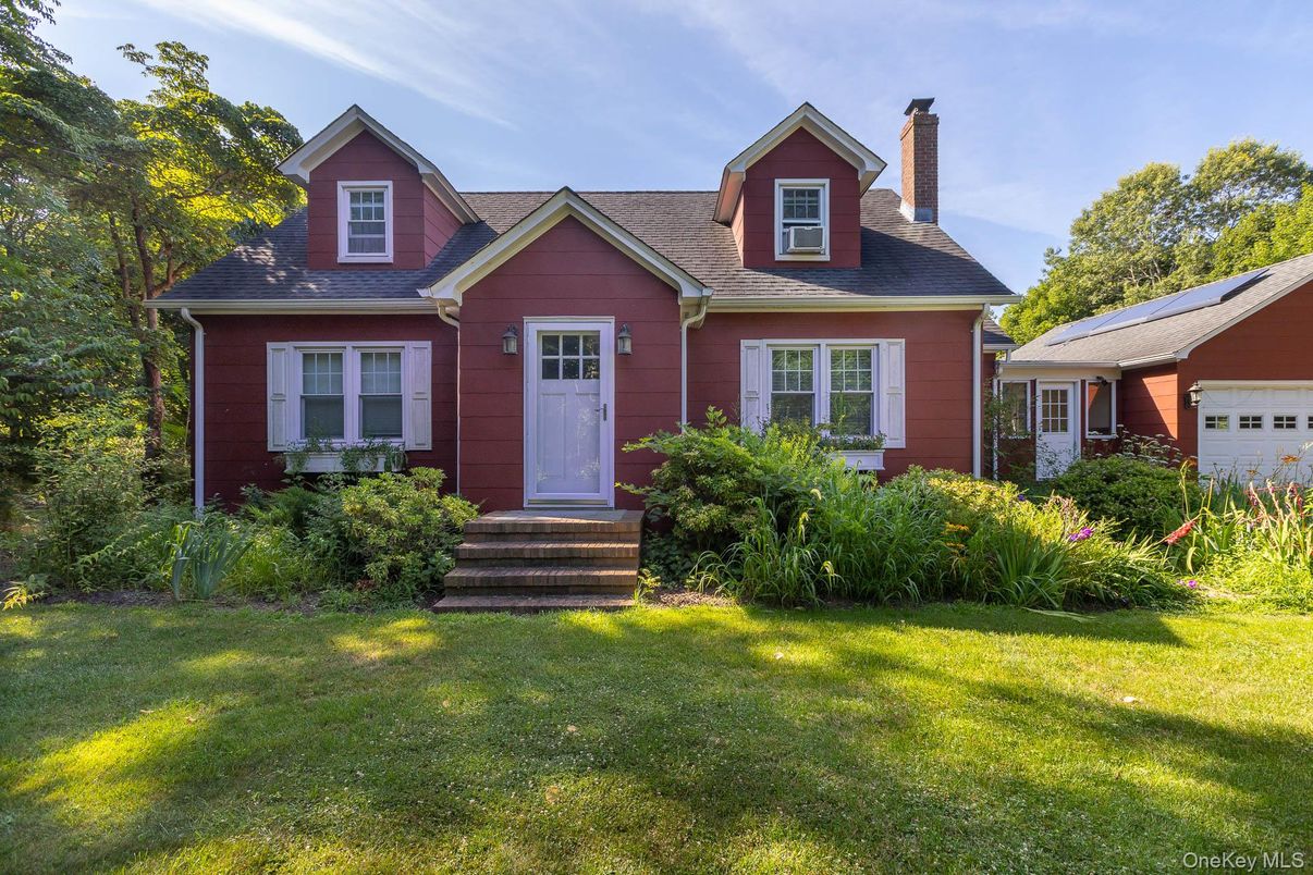 Exterior, Facade, Cape Cod