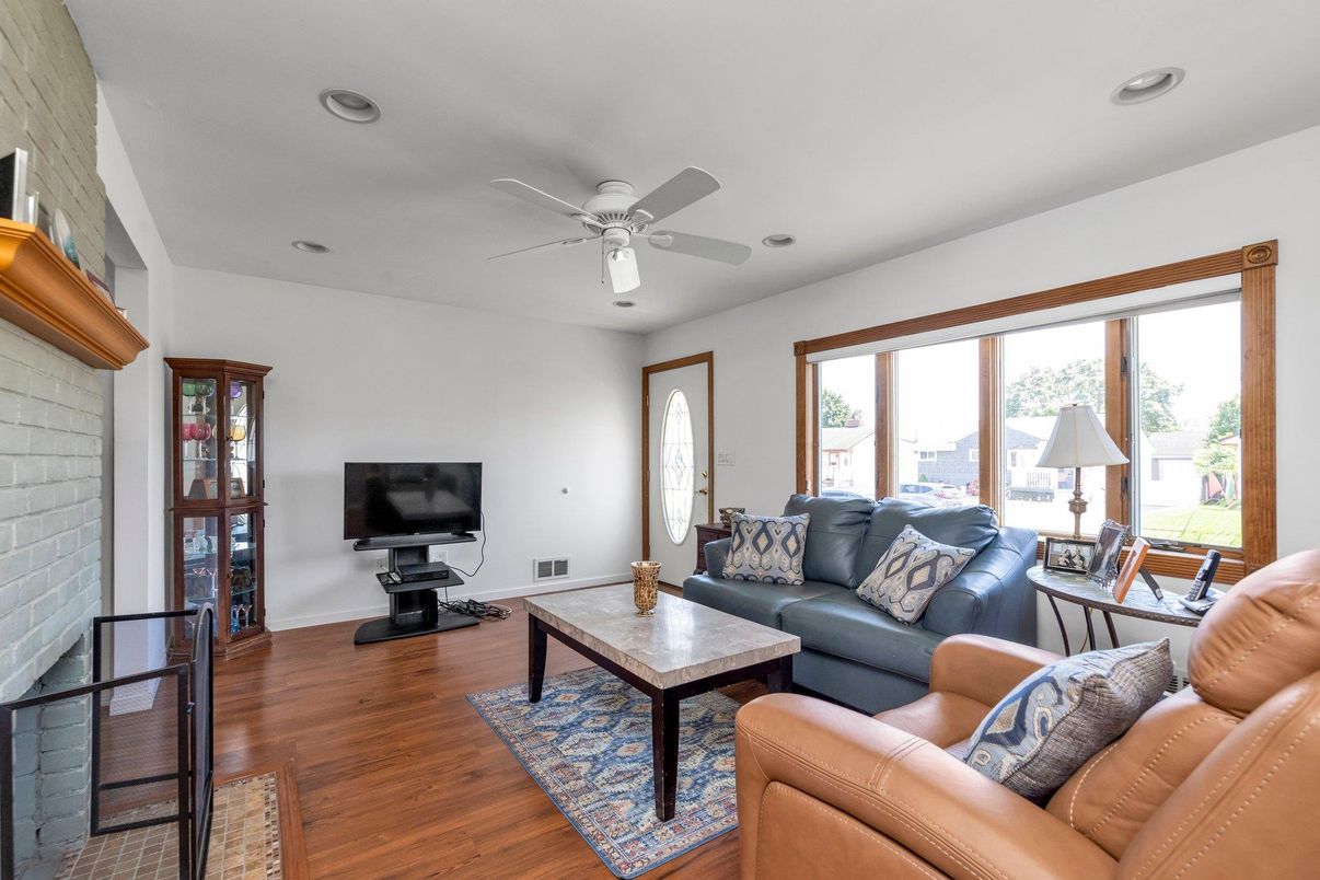 Interior, Living room, Recessed Lighting, Stone Walls, Wood Texture Flooring