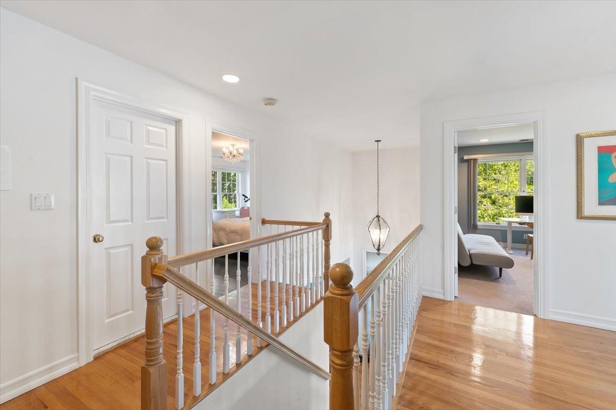 Interior, Pendant Lights, Recessed Lighting, Wood Texture Flooring