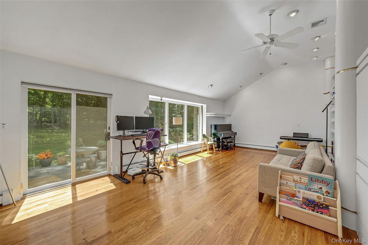 Home Office, Interior, Recessed Lighting, Wood Texture Flooring