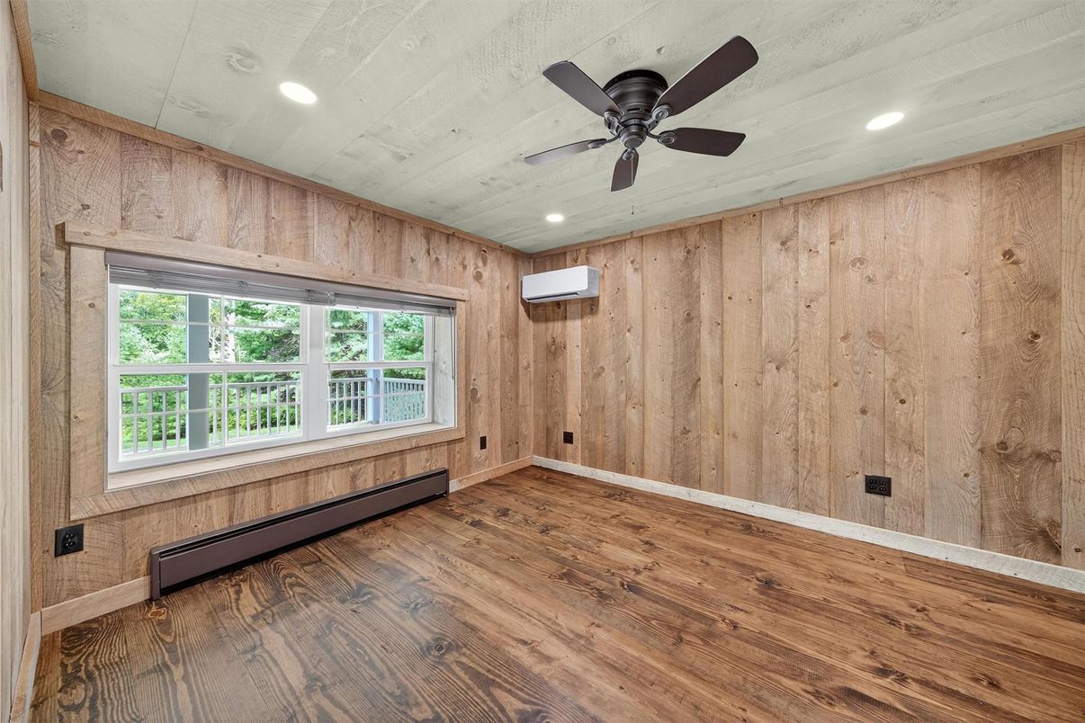 Empty room, Interior, Recessed Lighting, Wood Texture Flooring, Wooden Walls