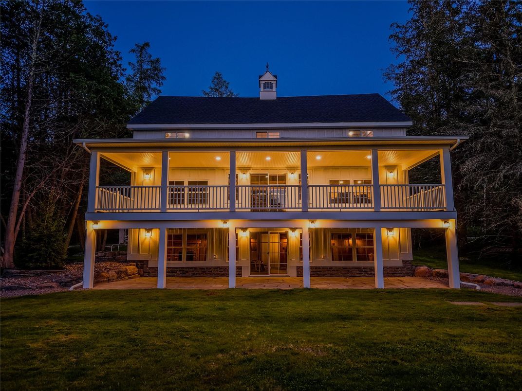 Backyard, Exterior, Facade, Farmhouse