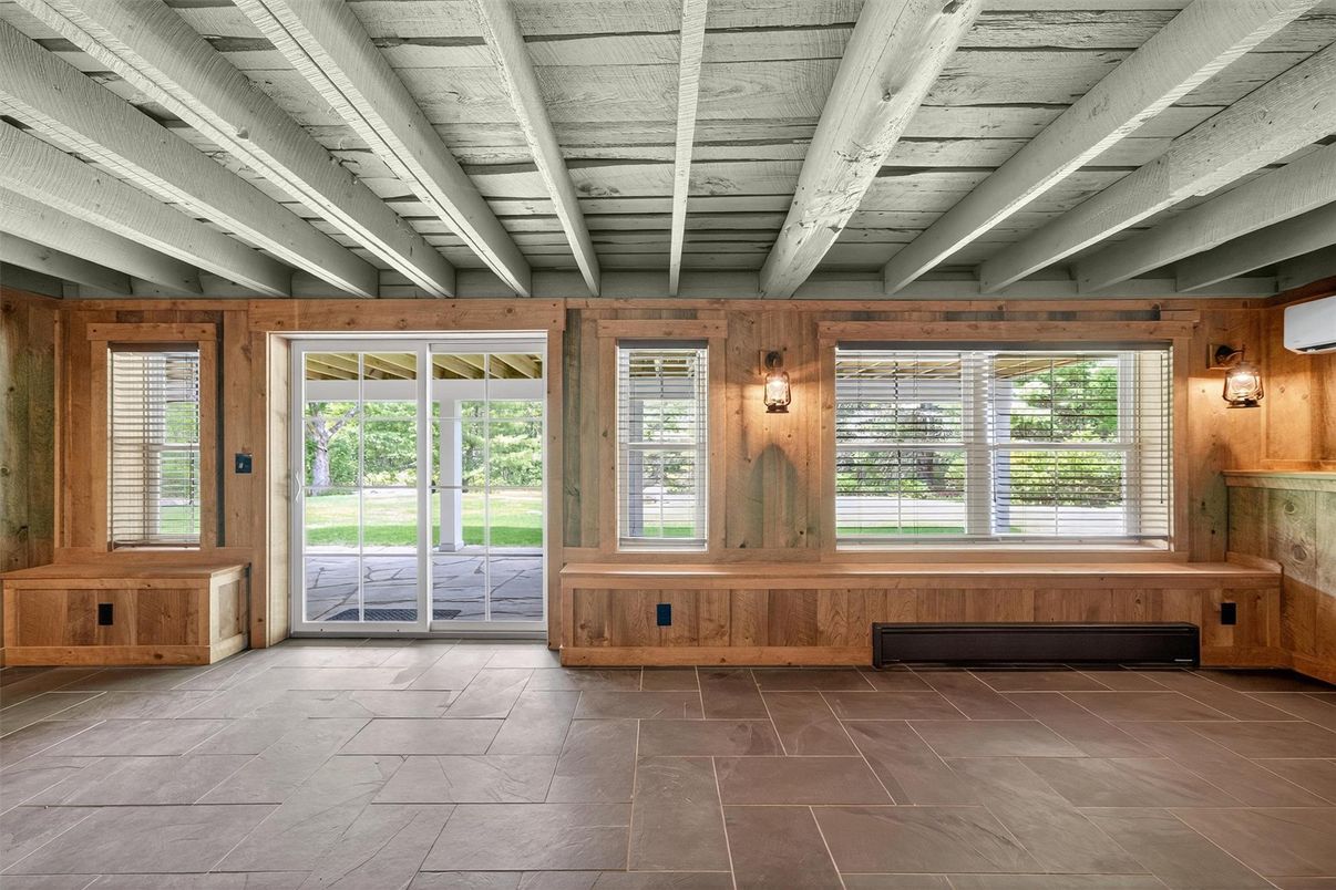 Empty room, Interior, Wooden Beams, Wooden Ceilings, Wooden Walls