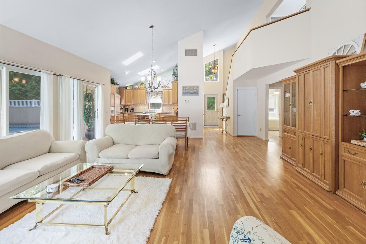 Chandelier, Interior, Kitchen, Living room, Pendant Lights, Recessed Lighting, Wood Texture Flooring
