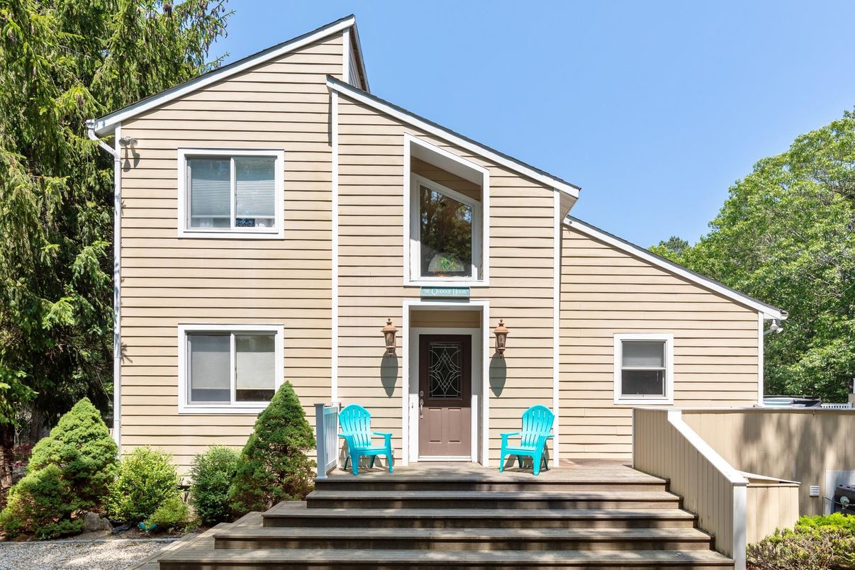 Exterior, Facade, None