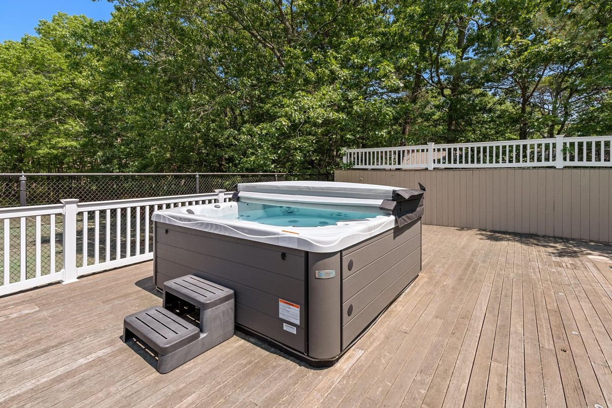 Exterior, Hot Tub