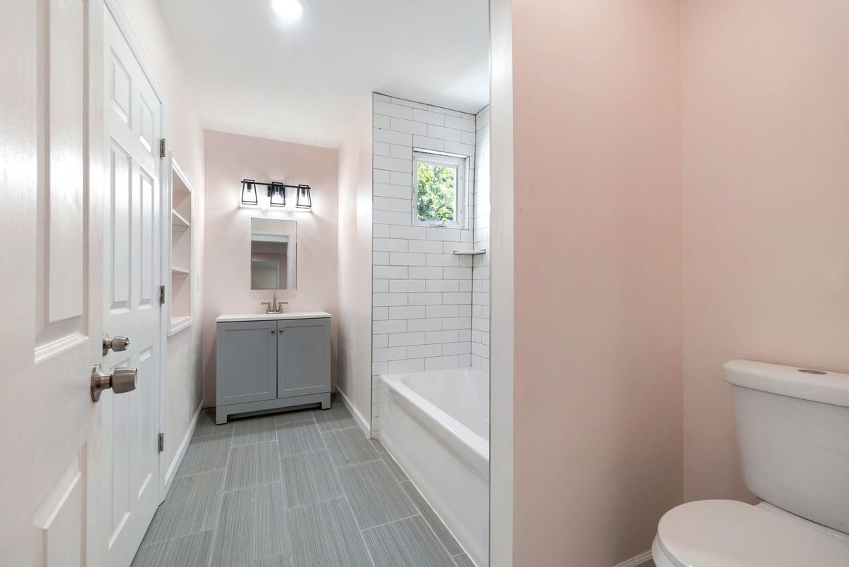 Bathroom, Interior, Recessed Lighting