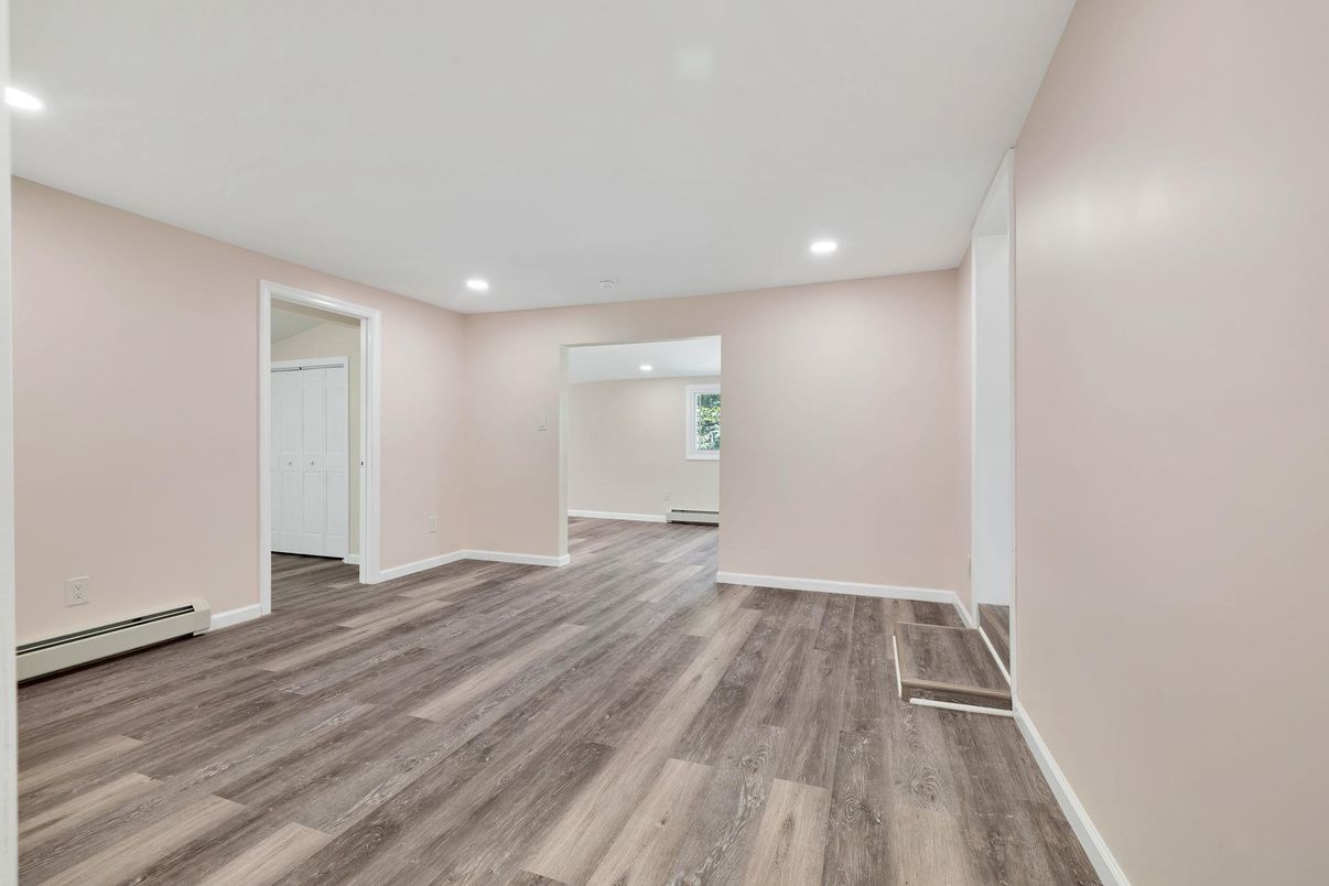 Empty room, Interior, Recessed Lighting, Wood Texture Flooring