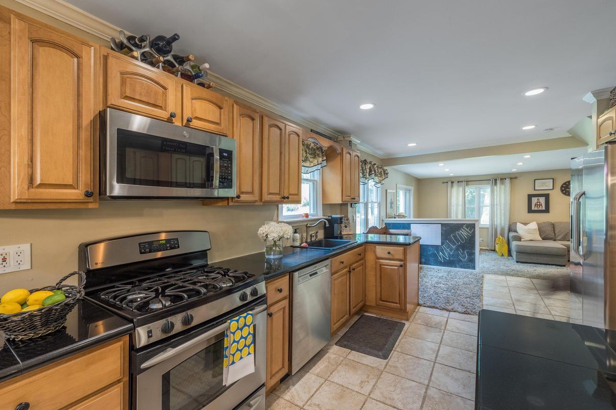 Interior, Kitchen, Living room, Recessed Lighting, Stainless Steel Appliances