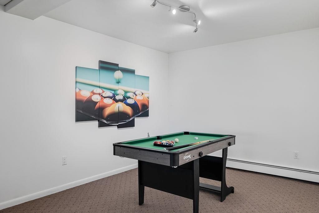 Billiard Table, Game Room, Interior