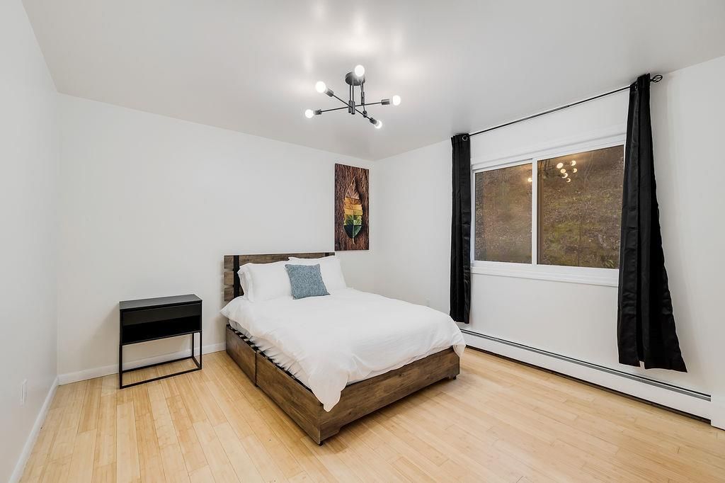 Bedroom, Interior, Pendant Lights, Wood Texture Flooring