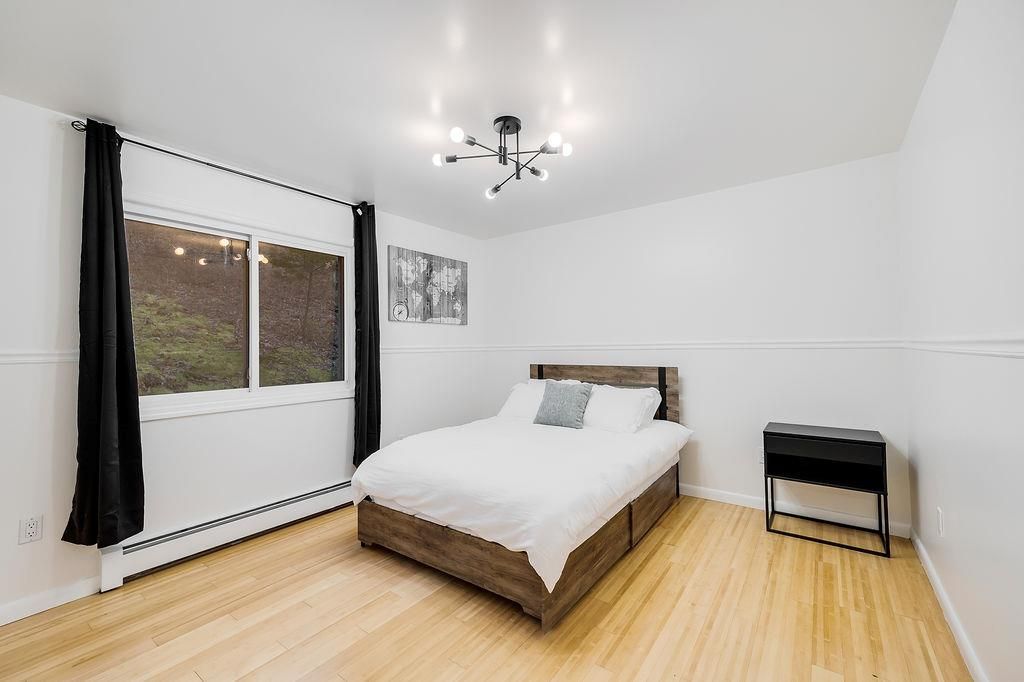 Bedroom, Interior, Pendant Lights, Wood Texture Flooring
