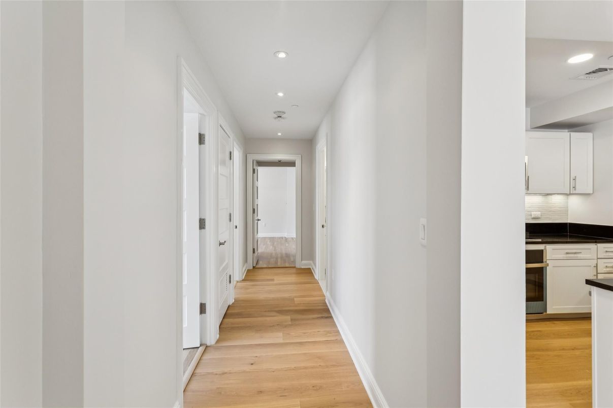 Interior, Recessed Lighting, Wood Texture Flooring