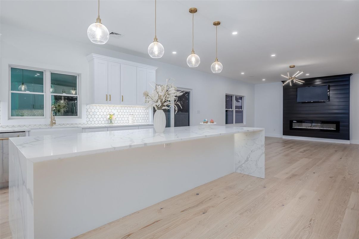 Fireplace, Interior, Kitchen, Pendant Lights, Recessed Lighting, Wood Texture Flooring