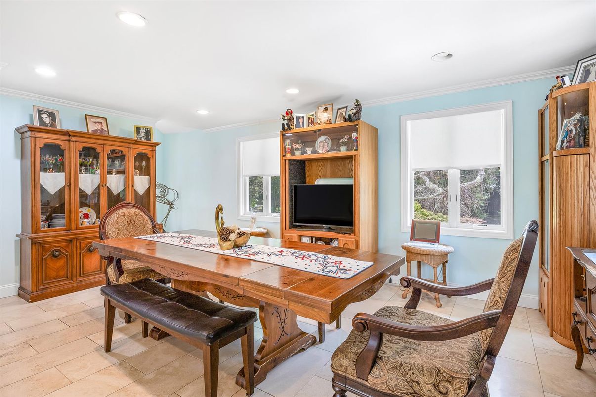 Dining room, Interior, Recessed Lighting