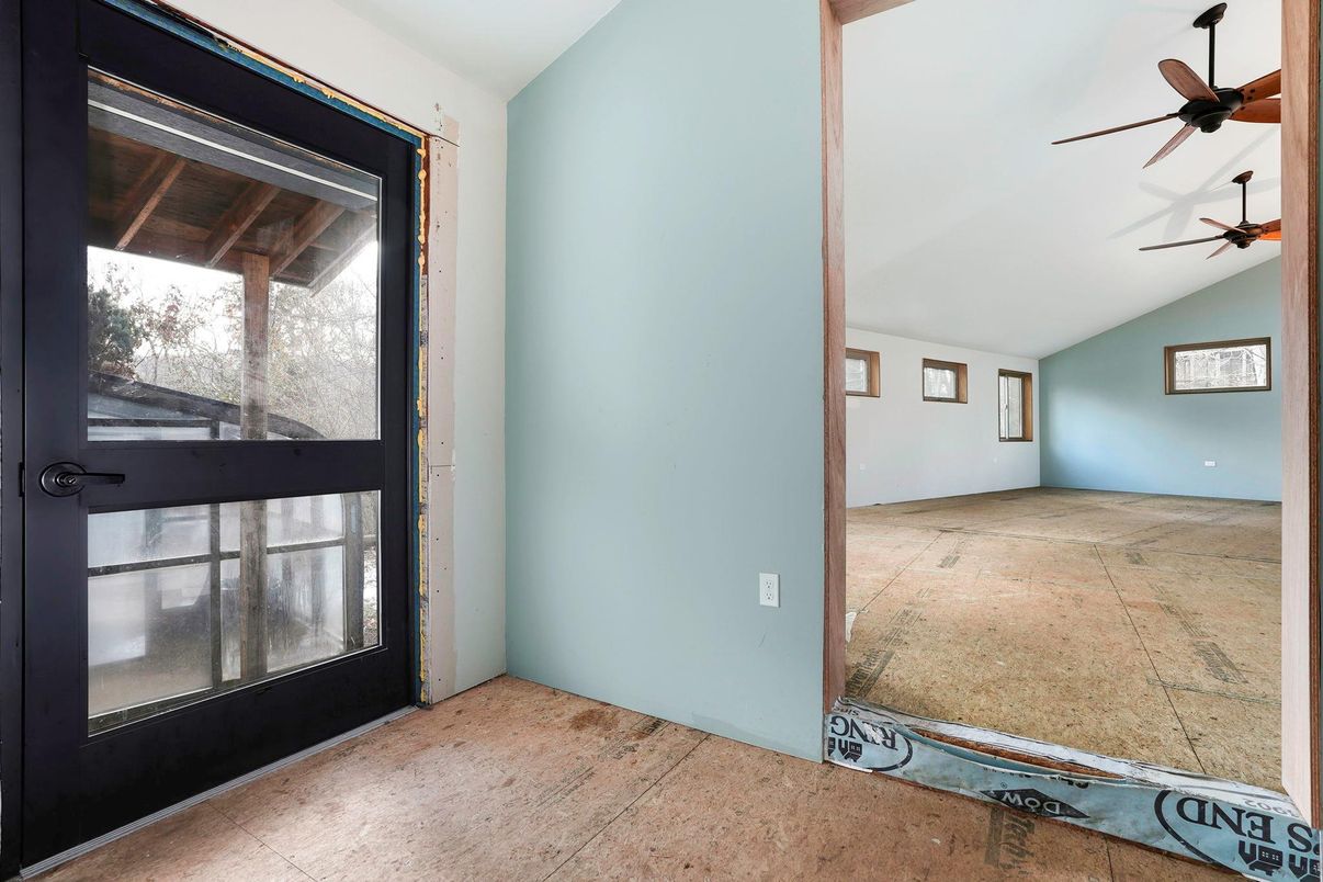 Empty room, Interior