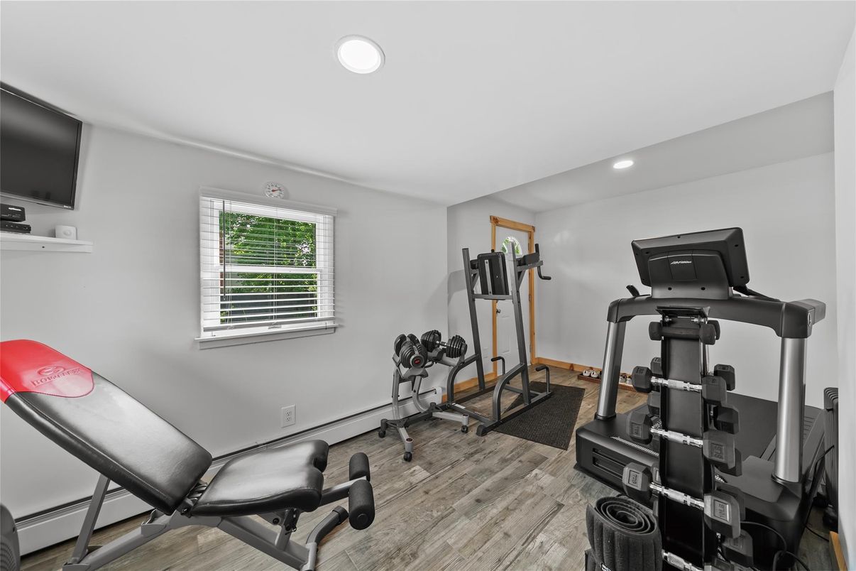 Fitness Equipment, Interior, Recessed Lighting, Wood Texture Flooring