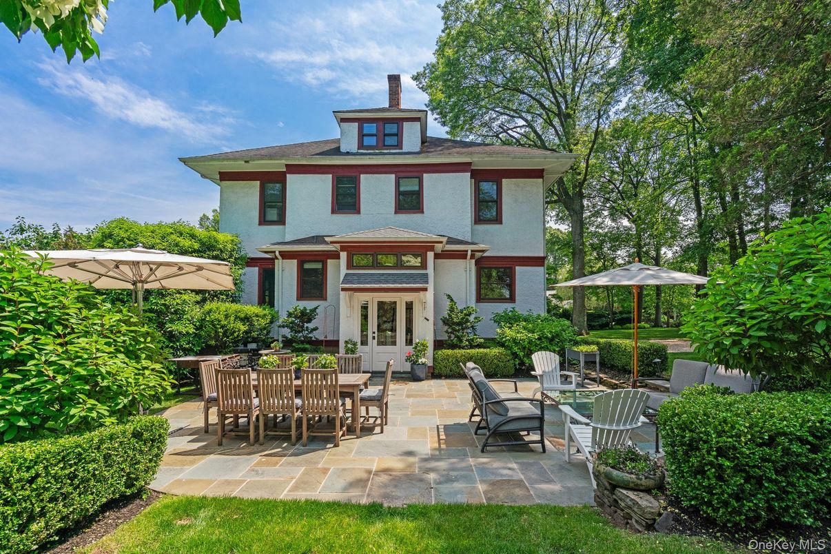 Exterior, Facade, American Foursquare