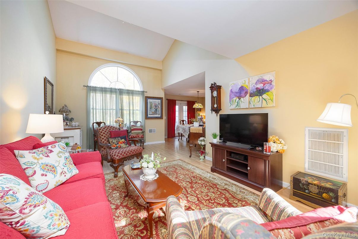 Interior, Living room, Pendant Lights, Wood Texture Flooring