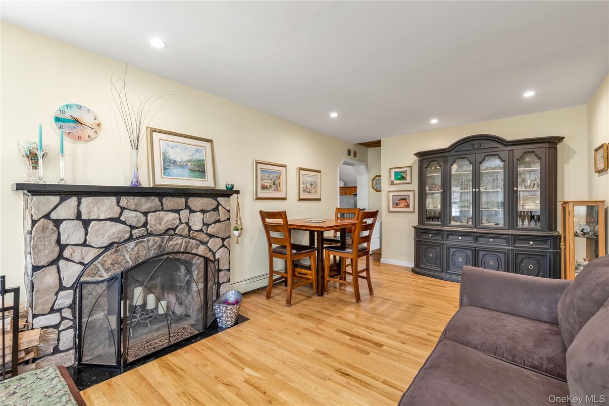 Dining room, Fireplace, Interior, Recessed Lighting, Wood Texture Flooring