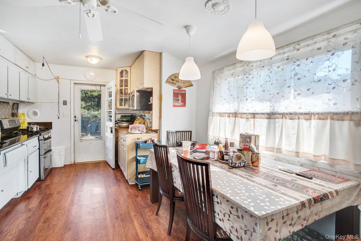 Dining room, Interior, Kitchen, Pendant Lights, Wood Texture Flooring