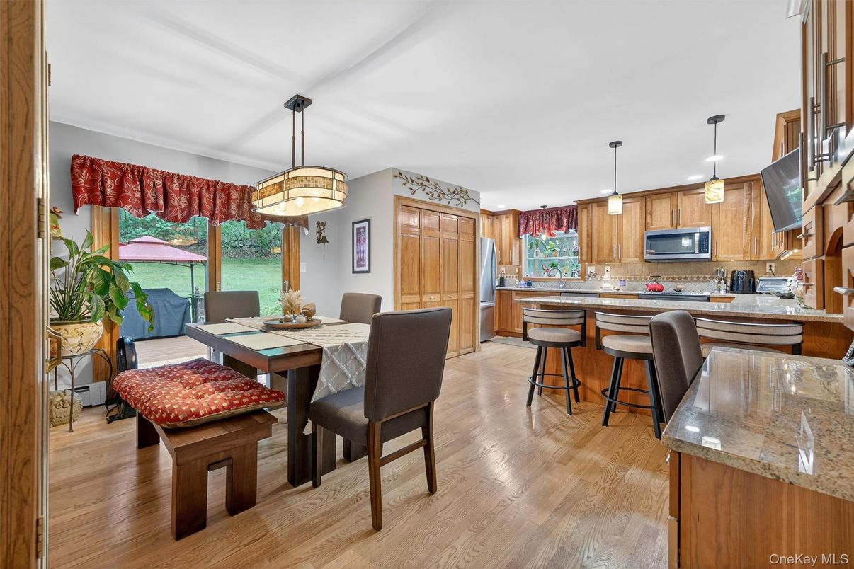 Dining room, Interior, Kitchen, Pendant Lights, Wood Texture Flooring