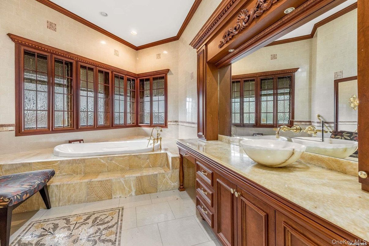 Bathroom, Dual Sink Vanities, Interior, Recessed Lighting