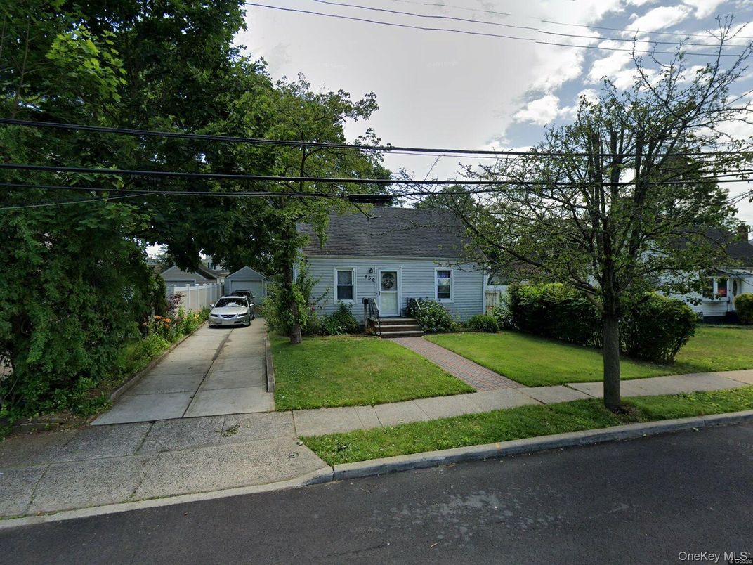 Exterior, Facade, Cape Cod
