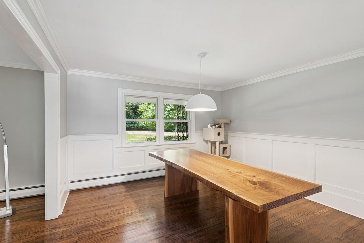 Interior, Pendant Lights, Wood Texture Flooring